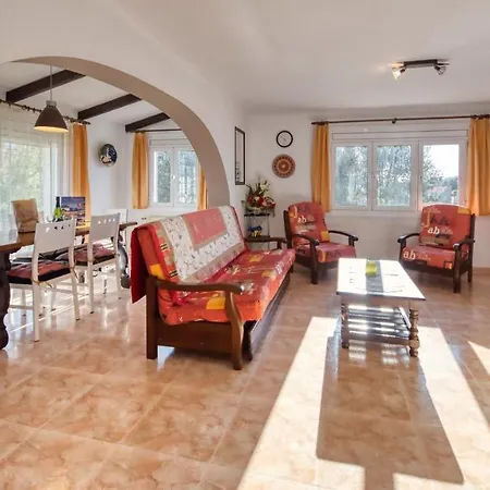 Montbarbat Sleeps 8 Pool וילה יורט דה מאר