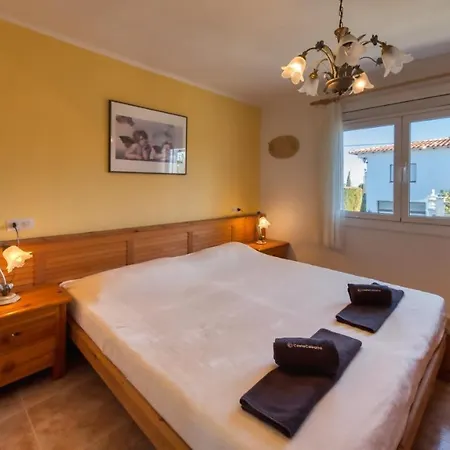 Montbarbat Sleeps 8 Pool Villa